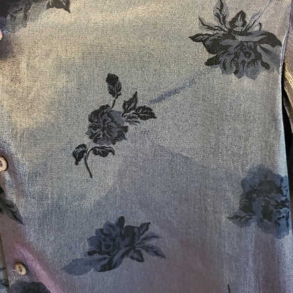 SOLD Kathy Ireland Gray Jaquard Floral Button-Down Size Small - Picture 8 of 9